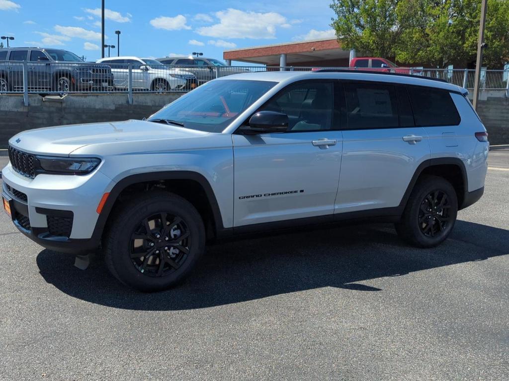 new 2025 Jeep Grand Cherokee L car, priced at $39,989