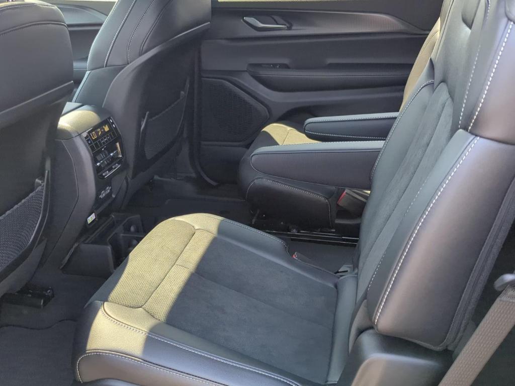 new 2025 Jeep Grand Cherokee L car, priced at $39,989