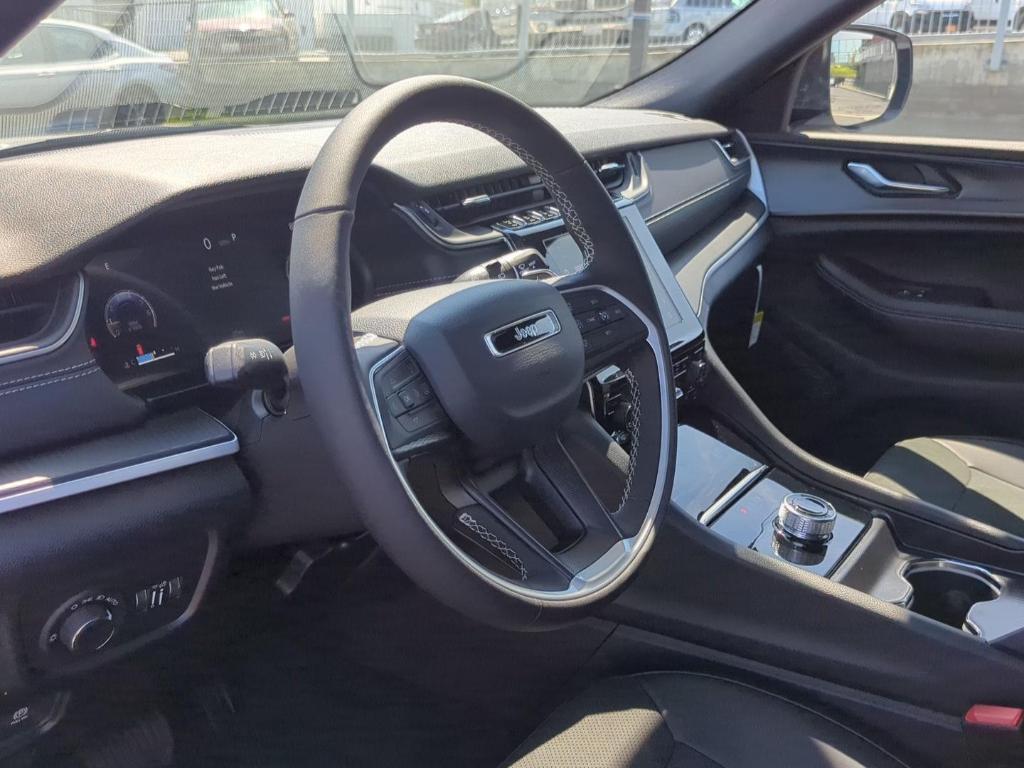 new 2025 Jeep Grand Cherokee L car, priced at $39,989