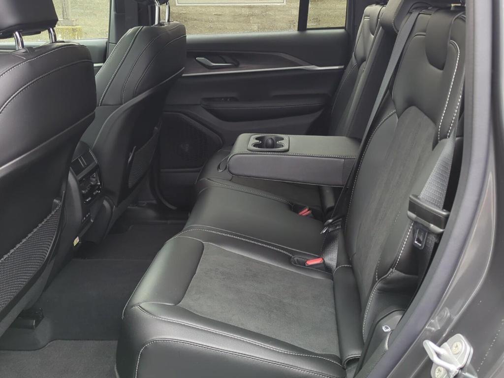 new 2026 Jeep Grand Cherokee car, priced at $47,525
