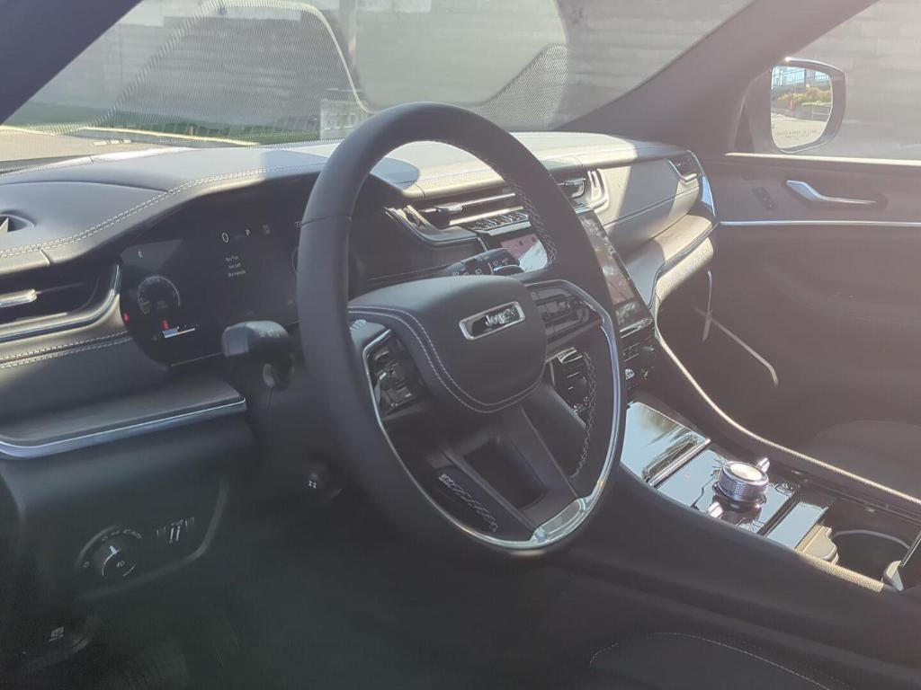 used 2025 Jeep Grand Cherokee car