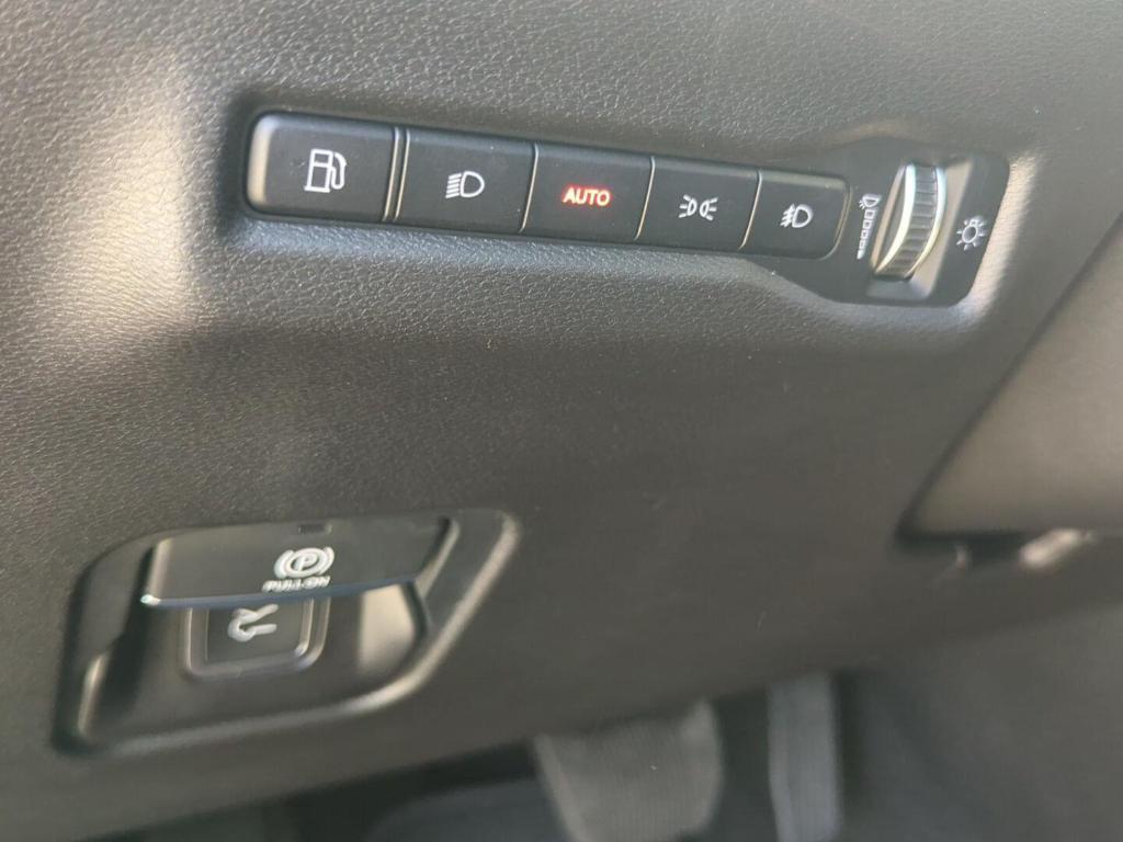 new 2026 Jeep Cherokee car, priced at $39,995