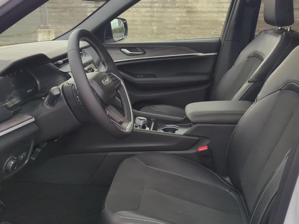 new 2026 Jeep Grand Cherokee car, priced at $43,925