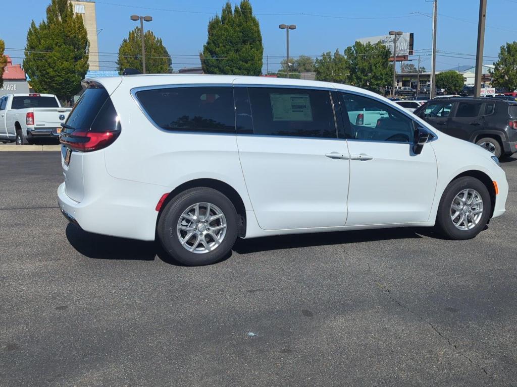new 2026 Chrysler Pacifica car, priced at $39,460
