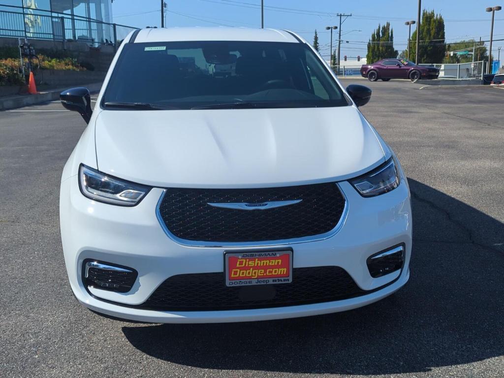 new 2026 Chrysler Pacifica car, priced at $39,460