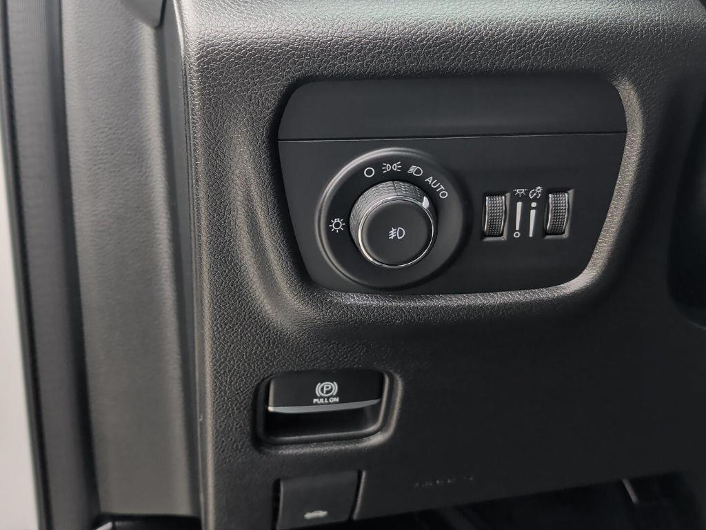 used 2022 Jeep Grand Cherokee car, priced at $36,000