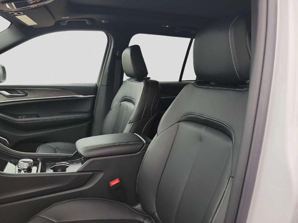 new 2026 Jeep Grand Cherokee car, priced at $47,577