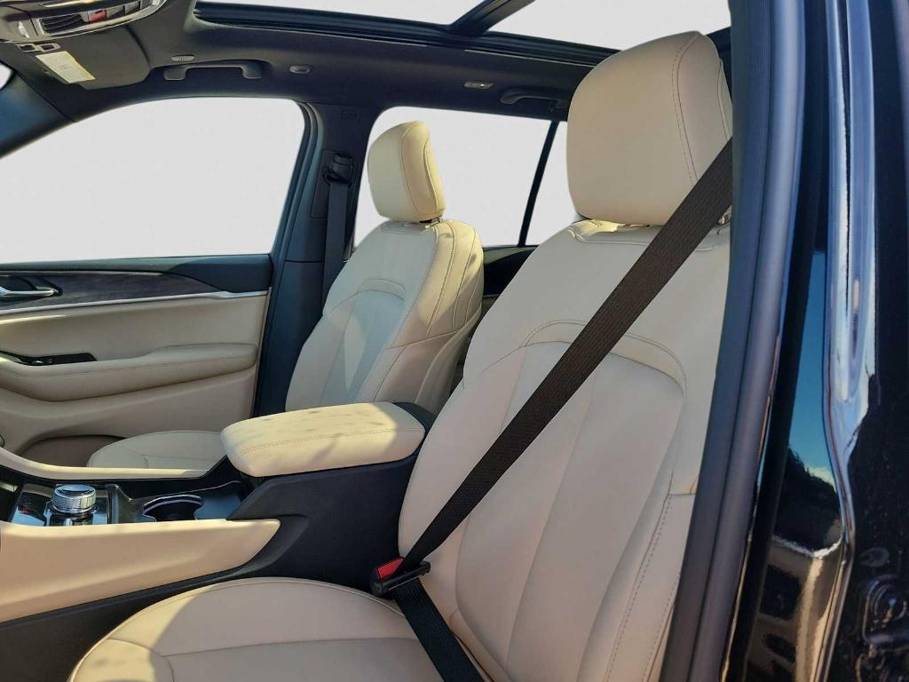 new 2026 Jeep Grand Cherokee car, priced at $44,040