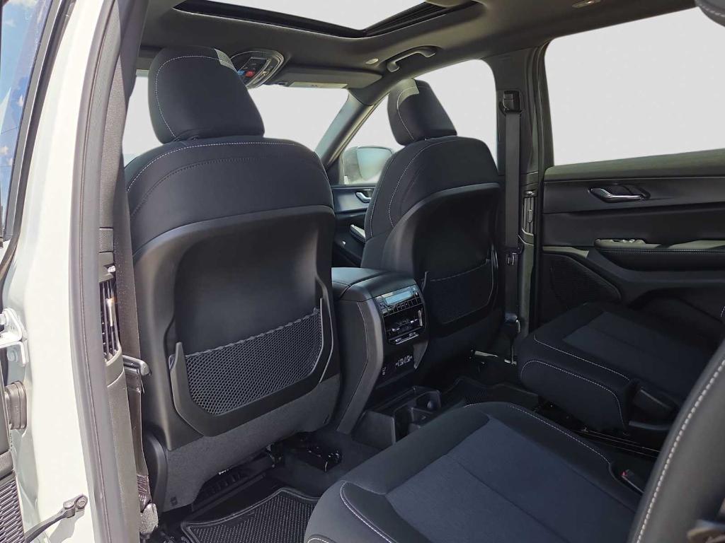 new 2026 Jeep Grand Cherokee L car, priced at $44,385