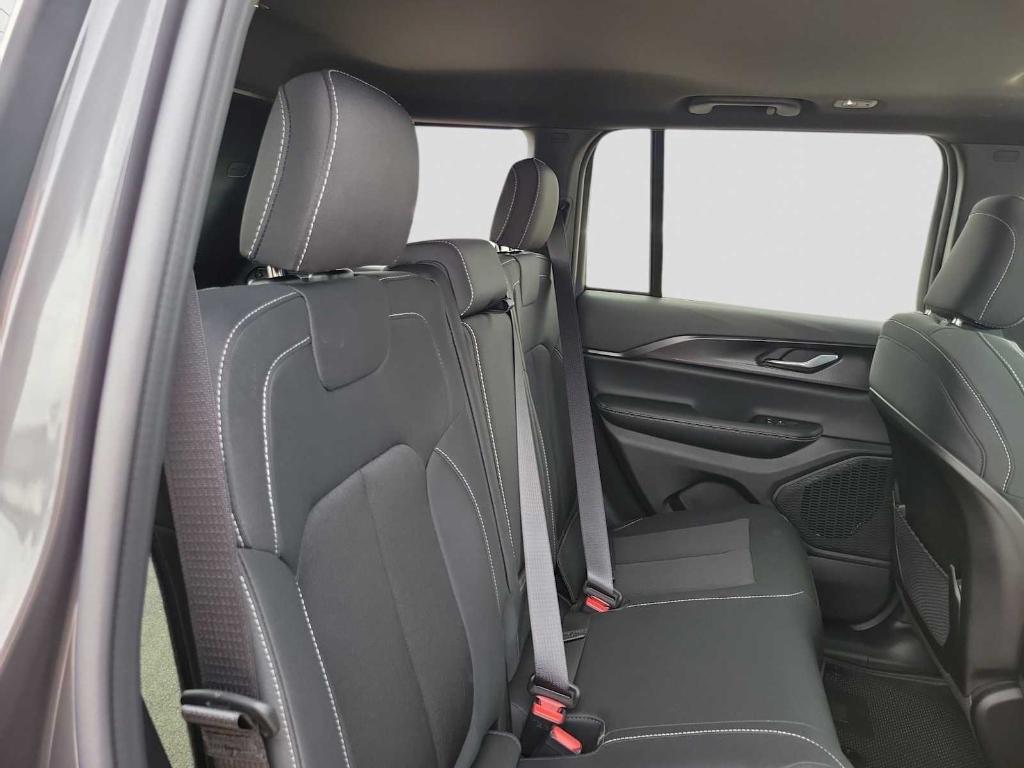 new 2025 Jeep Grand Cherokee car, priced at $33,628