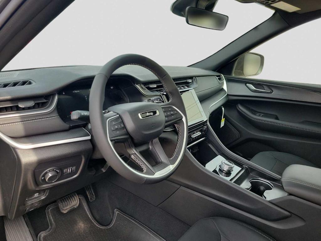 new 2025 Jeep Grand Cherokee car, priced at $33,628