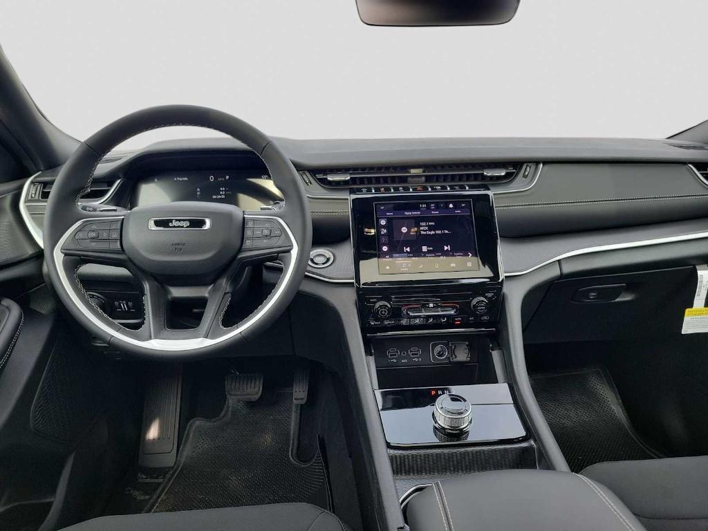 new 2025 Jeep Grand Cherokee car, priced at $33,628
