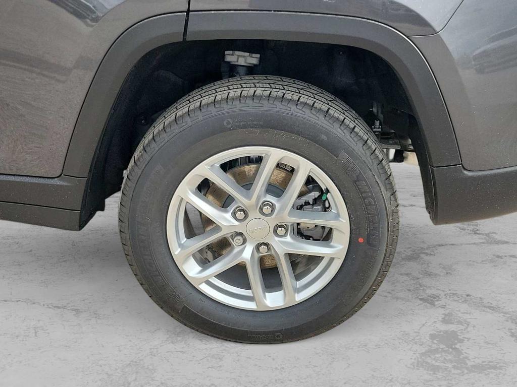 new 2025 Jeep Grand Cherokee car, priced at $33,628