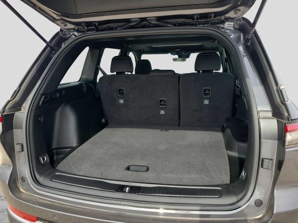 new 2025 Jeep Grand Cherokee car, priced at $33,628