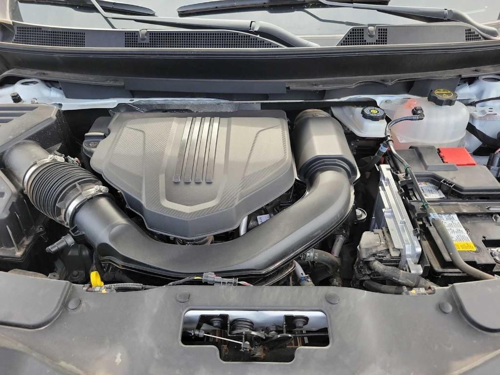 used 2025 Chevrolet Traverse car, priced at $34,995