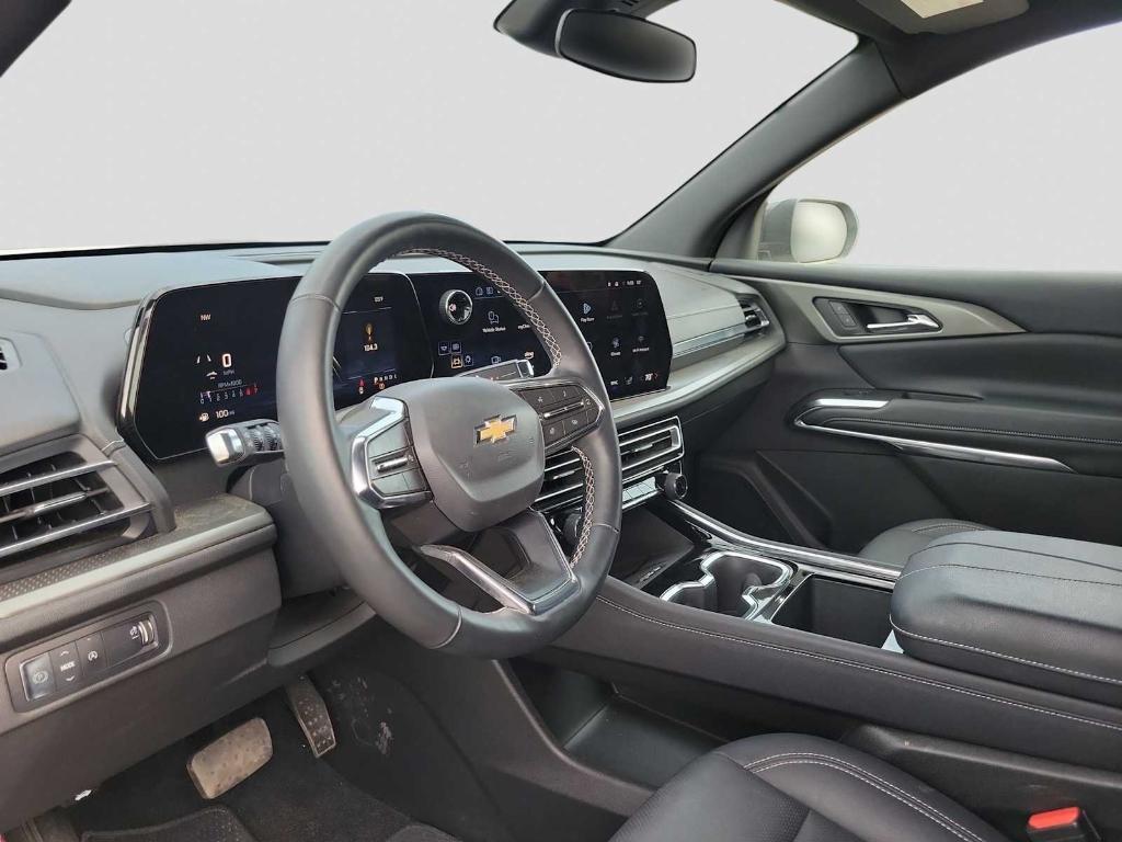 used 2025 Chevrolet Traverse car, priced at $34,995
