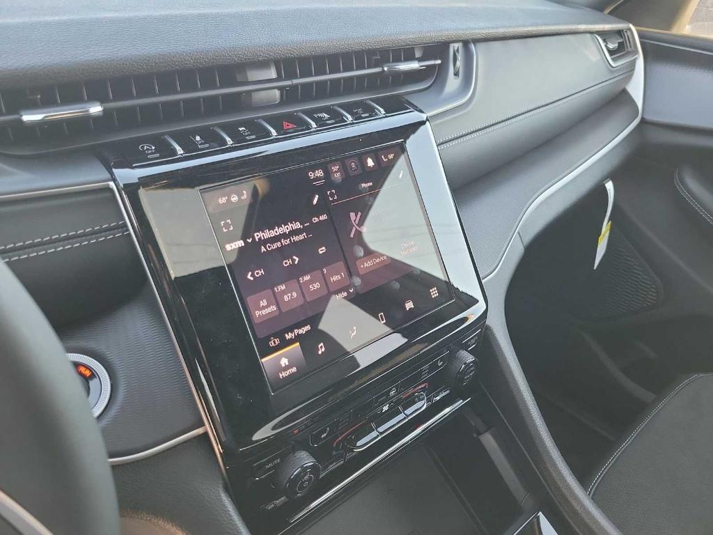 new 2025 Jeep Grand Cherokee car, priced at $39,190