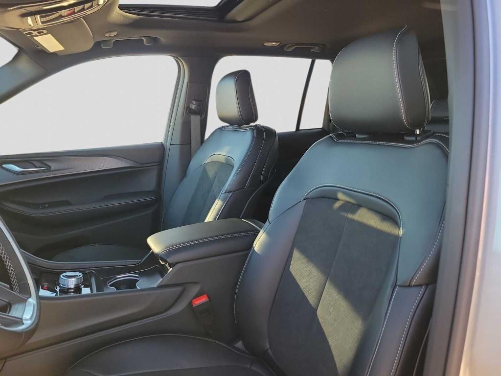 new 2025 Jeep Grand Cherokee car, priced at $39,190