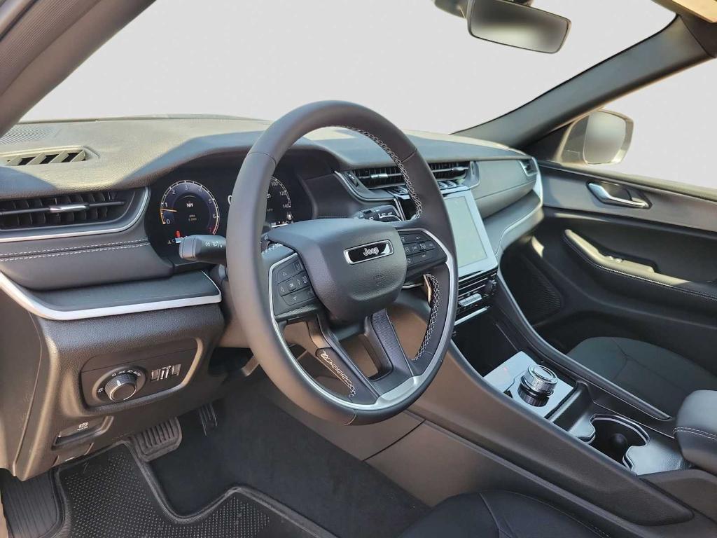 new 2025 Jeep Grand Cherokee car, priced at $35,270