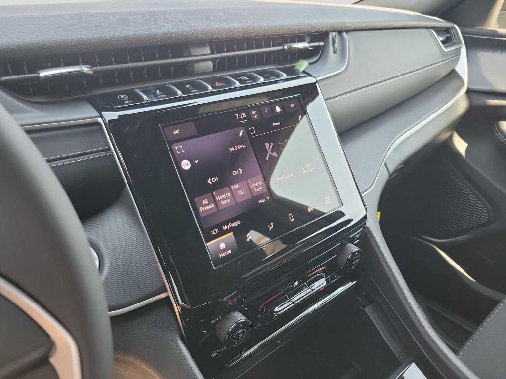 new 2025 Jeep Grand Cherokee car, priced at $35,270