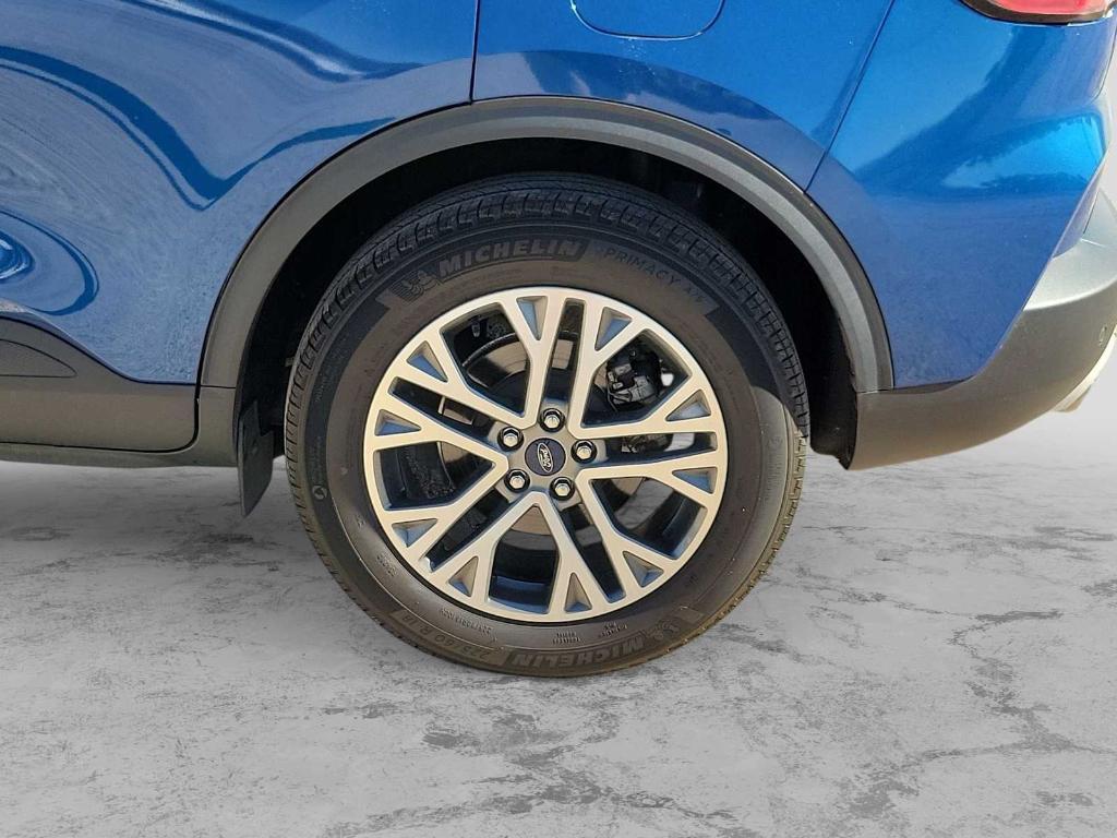 used 2022 Ford Escape car, priced at $24,999