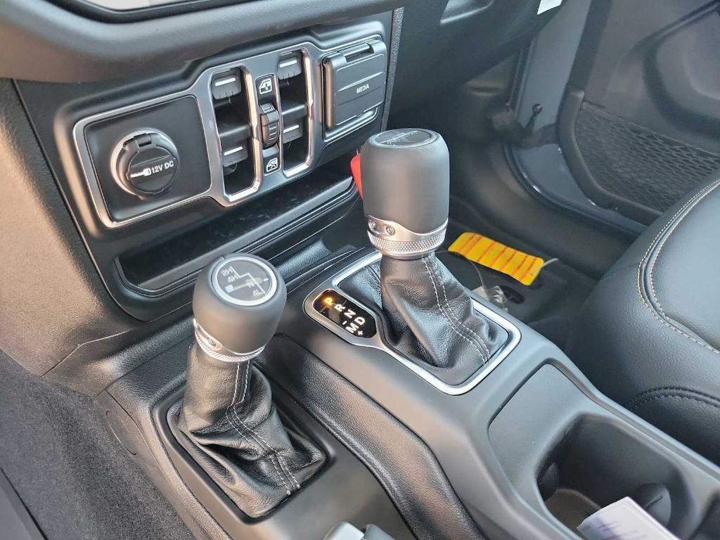 new 2025 Jeep Gladiator car, priced at $44,160