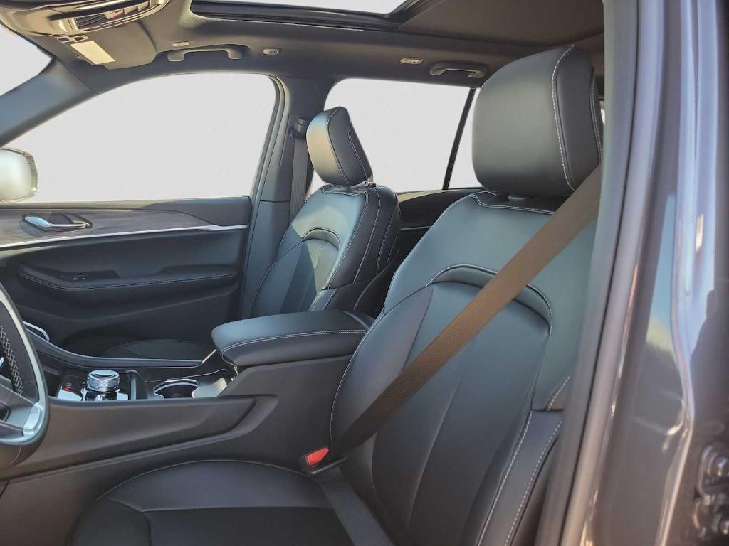 new 2025 Jeep Grand Cherokee car, priced at $46,259