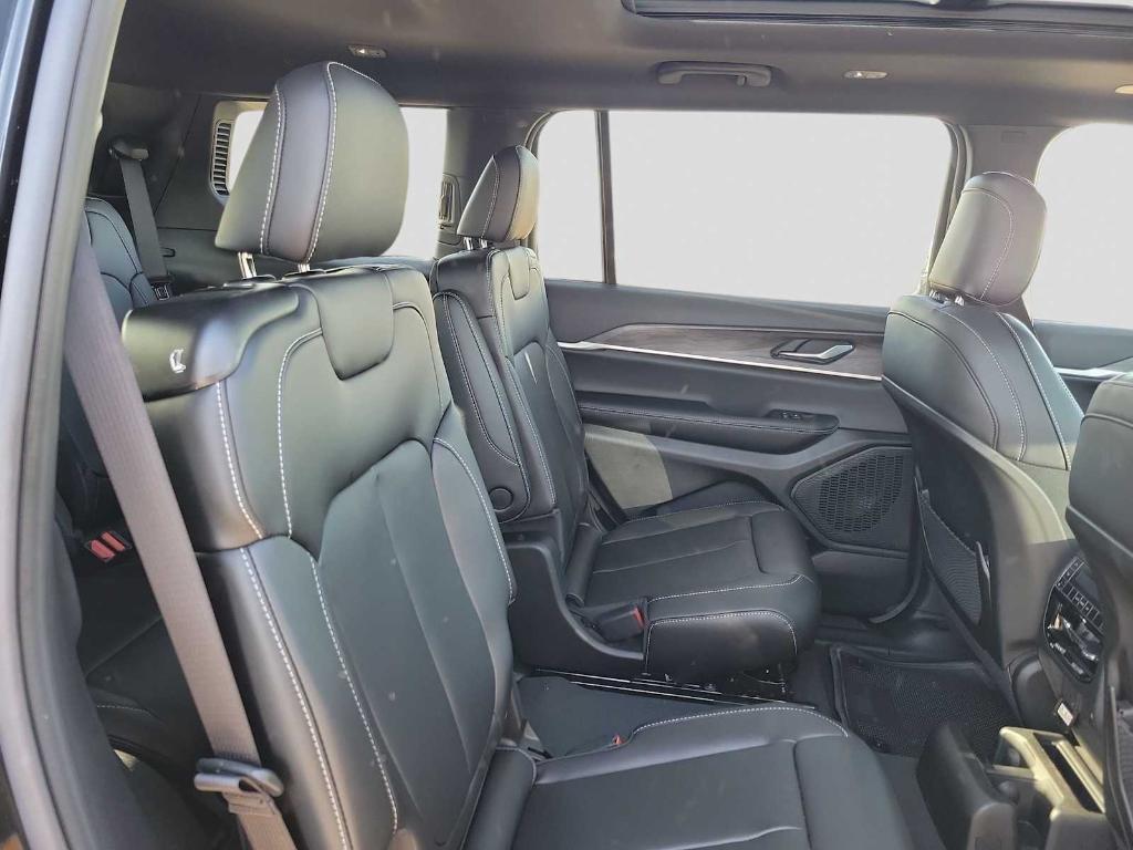 new 2025 Jeep Grand Cherokee car, priced at $48,892