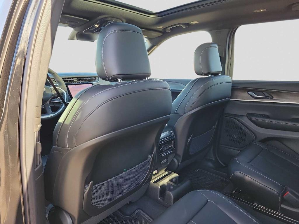 new 2025 Jeep Grand Cherokee car, priced at $48,892