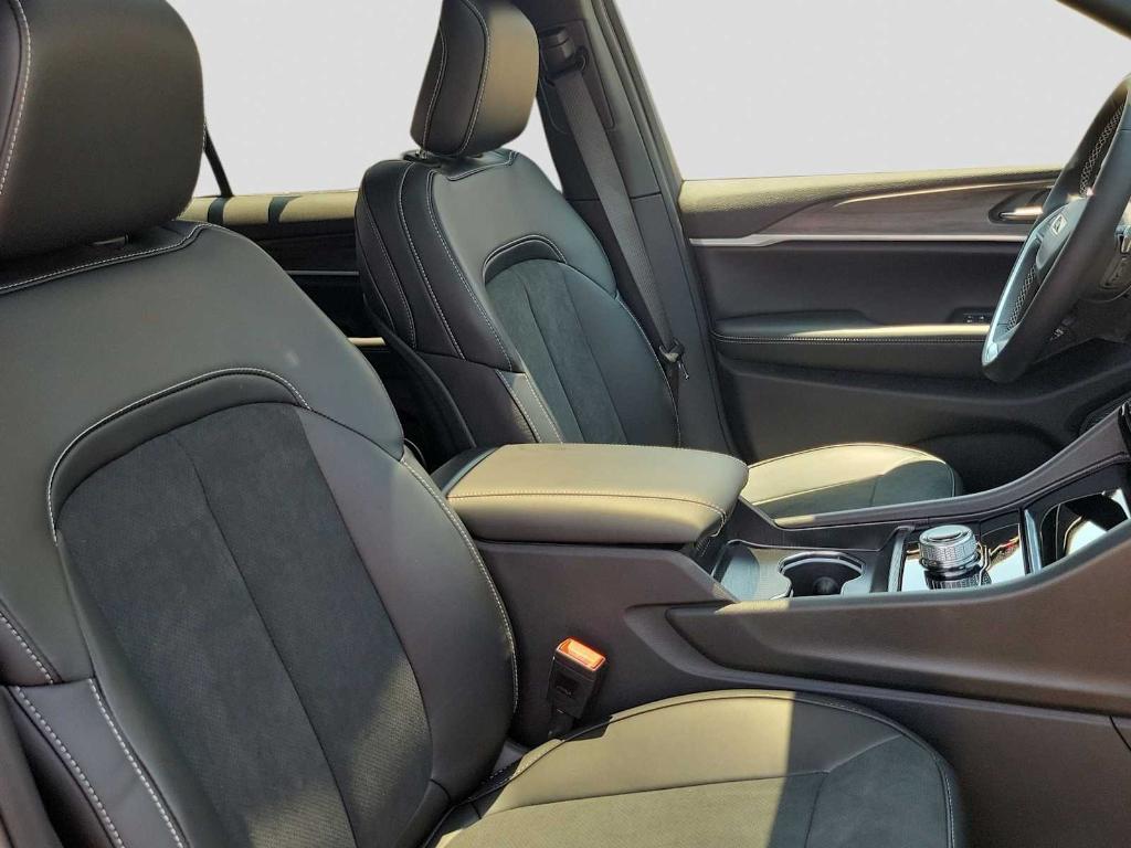 new 2026 Jeep Grand Cherokee L car, priced at $43,900