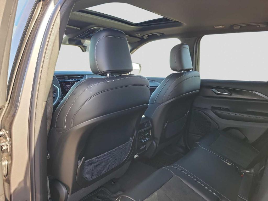 new 2025 Jeep Grand Cherokee car, priced at $37,547