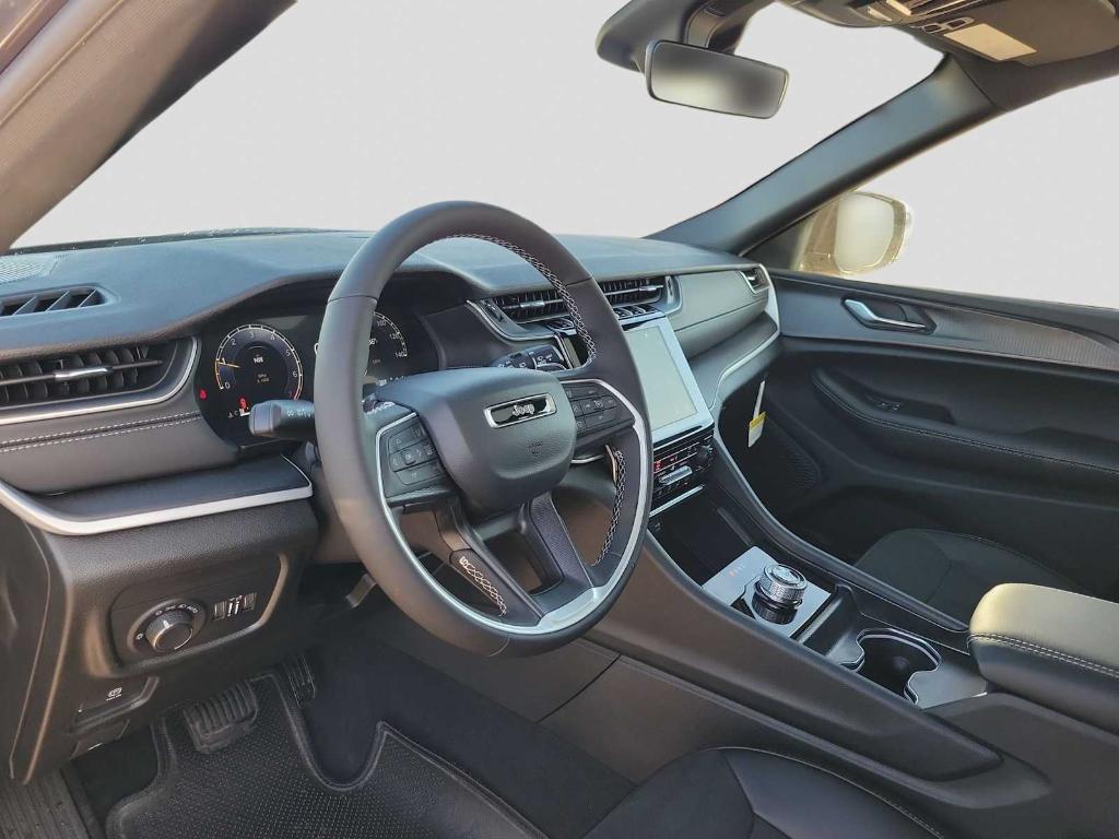 new 2025 Jeep Grand Cherokee car, priced at $38,547