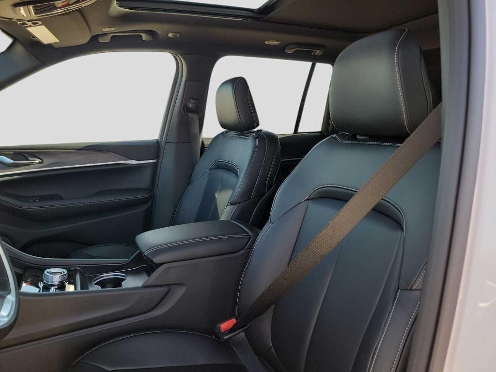 new 2025 Jeep Grand Cherokee car, priced at $44,126