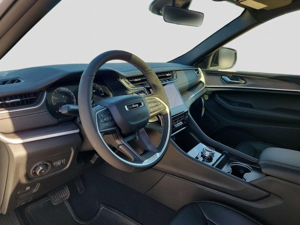 new 2025 Jeep Grand Cherokee car, priced at $44,126