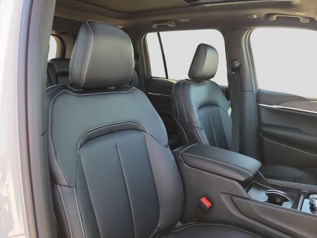 new 2025 Jeep Grand Cherokee car, priced at $44,126