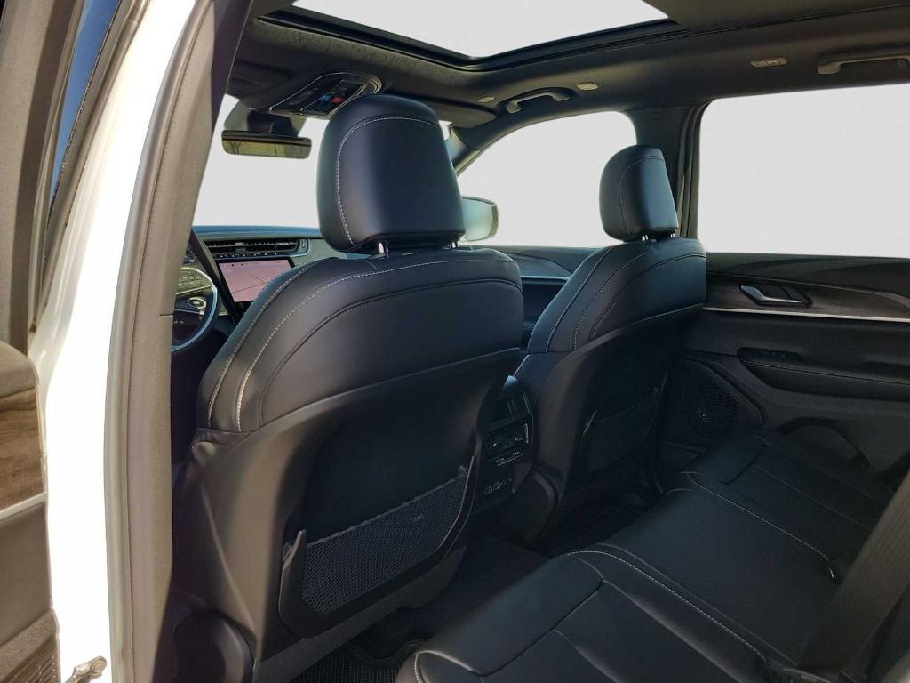 new 2025 Jeep Grand Cherokee car, priced at $44,126