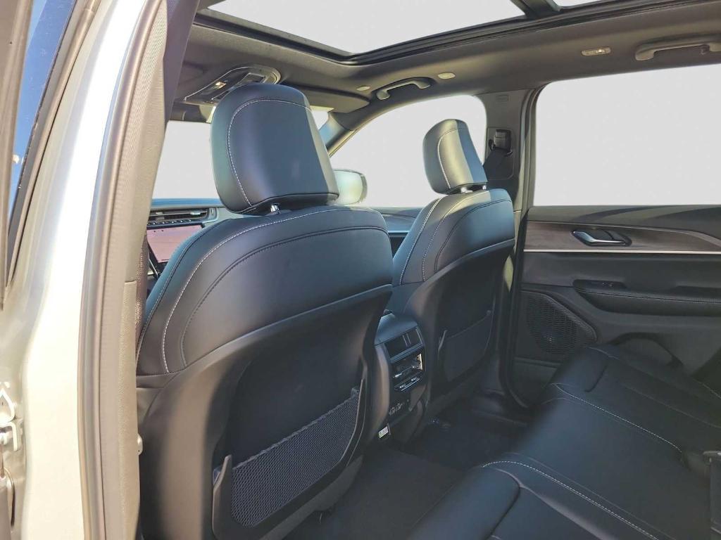 new 2025 Jeep Grand Cherokee car, priced at $42,322