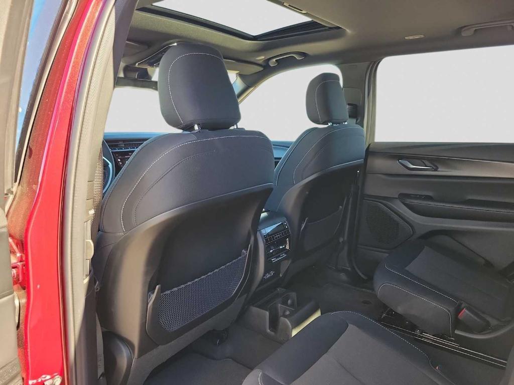 new 2025 Jeep Grand Cherokee car, priced at $40,125