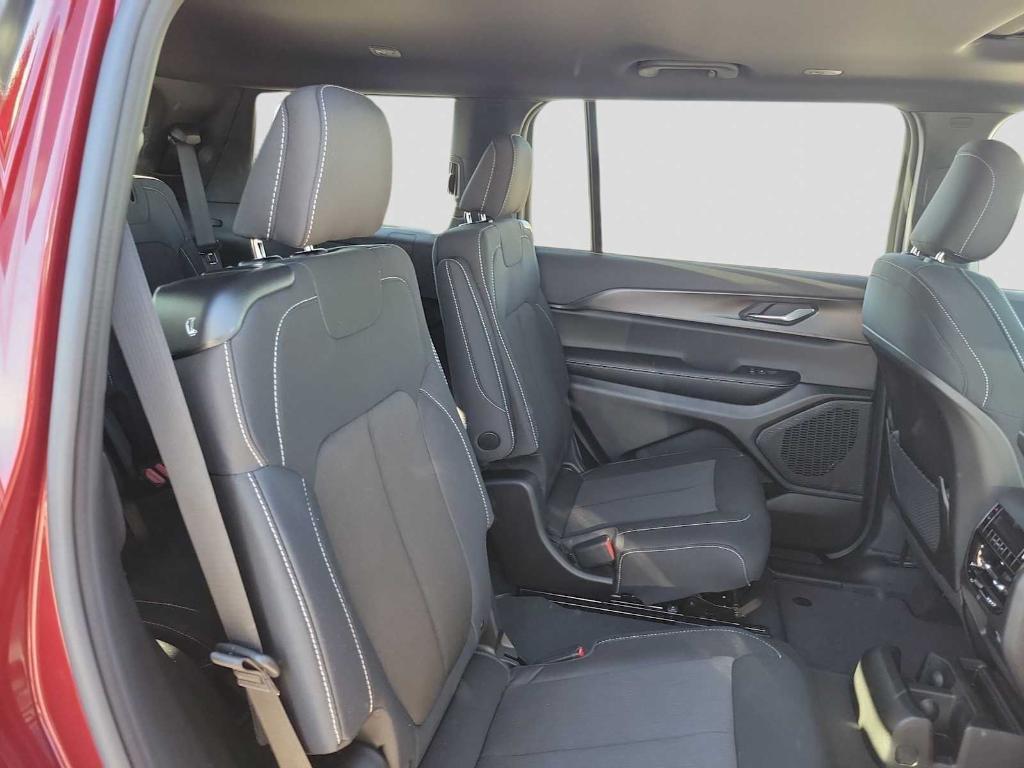 new 2025 Jeep Grand Cherokee car, priced at $40,125