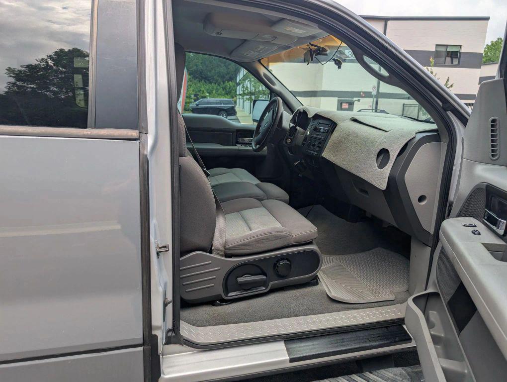 used 2005 Ford F-150 car, priced at $5,800