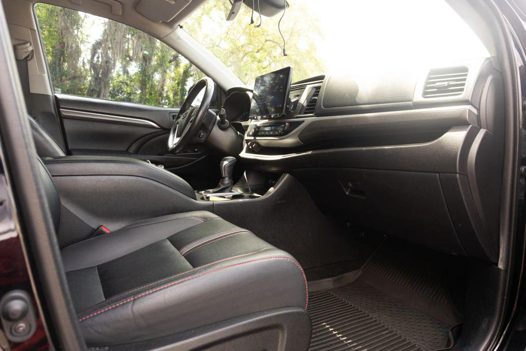 used 2019 Toyota Highlander car, priced at $18,988