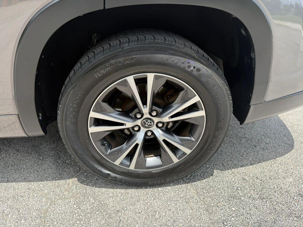 used 2017 Toyota Highlander car, priced at $15,988