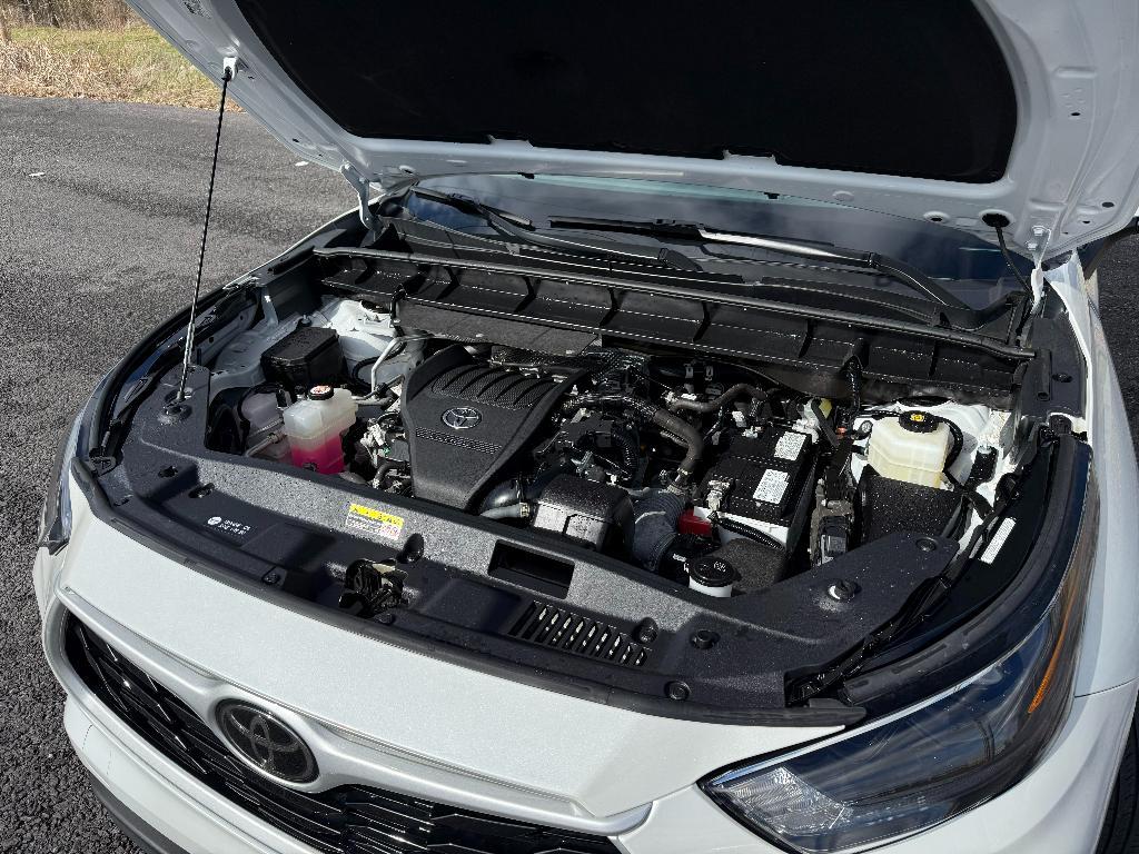 used 2023 Toyota Highlander car, priced at $31,500