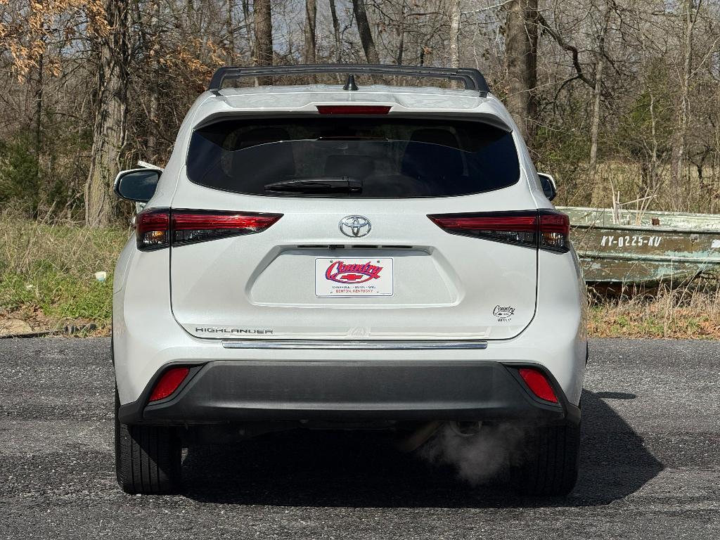 used 2023 Toyota Highlander car, priced at $31,500