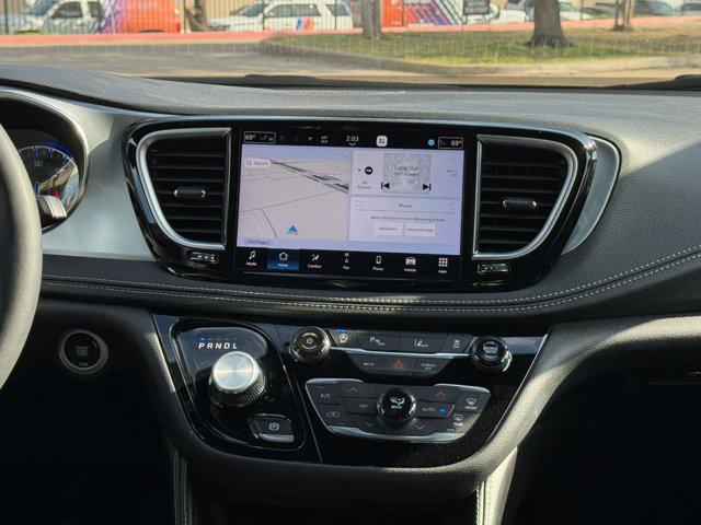 used 2025 Chrysler Pacifica car, priced at $35,586