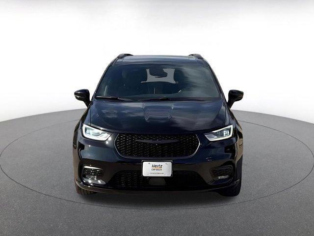 used 2025 Chrysler Pacifica car, priced at $35,586