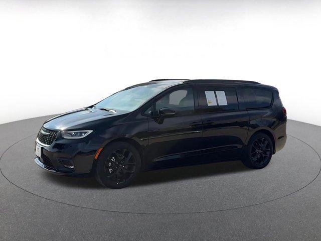 used 2025 Chrysler Pacifica car, priced at $35,586