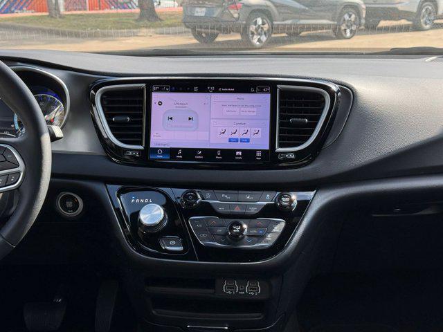 used 2025 Chrysler Pacifica car, priced at $29,434