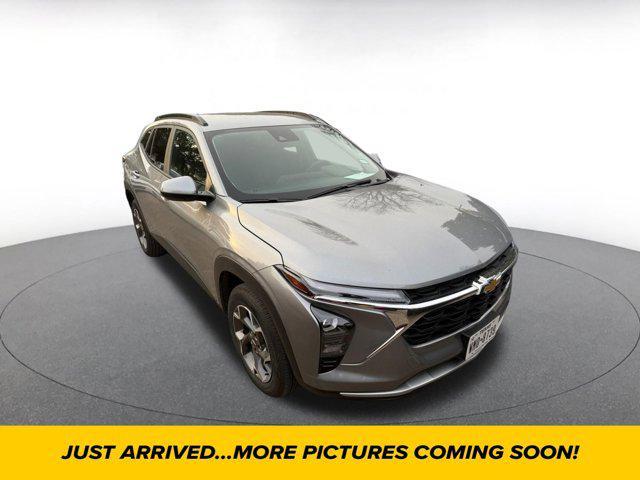 used 2025 Chevrolet Trax car, priced at $19,014