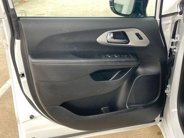 used 2025 Chrysler Pacifica car, priced at $35,240